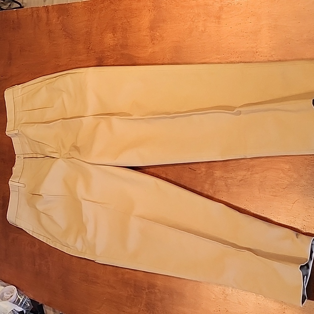 Khaki front pleated pant